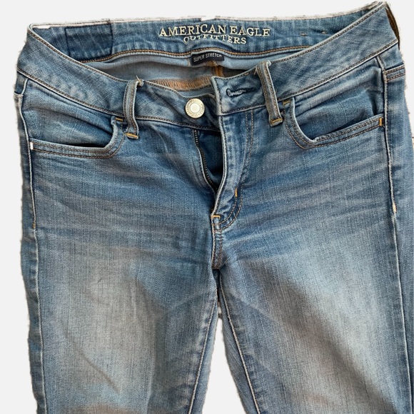 American Eagle Outfitters Jeans, distressed, skinny legs, stretch waist. Size 4 - Picture 3 of 6